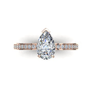 Bague solitaire 1.70 carat or rose diamant synthétique poire et diamants synthétiques ronds Noémie
